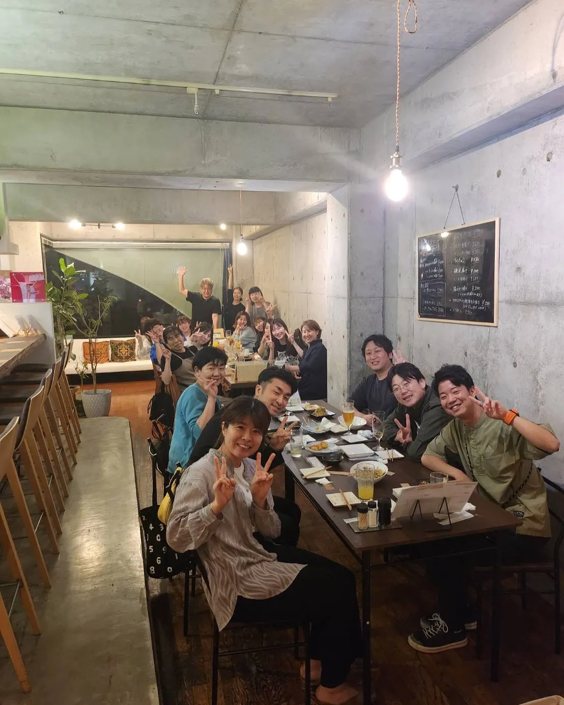 本日外は大雨でしたが、店内は